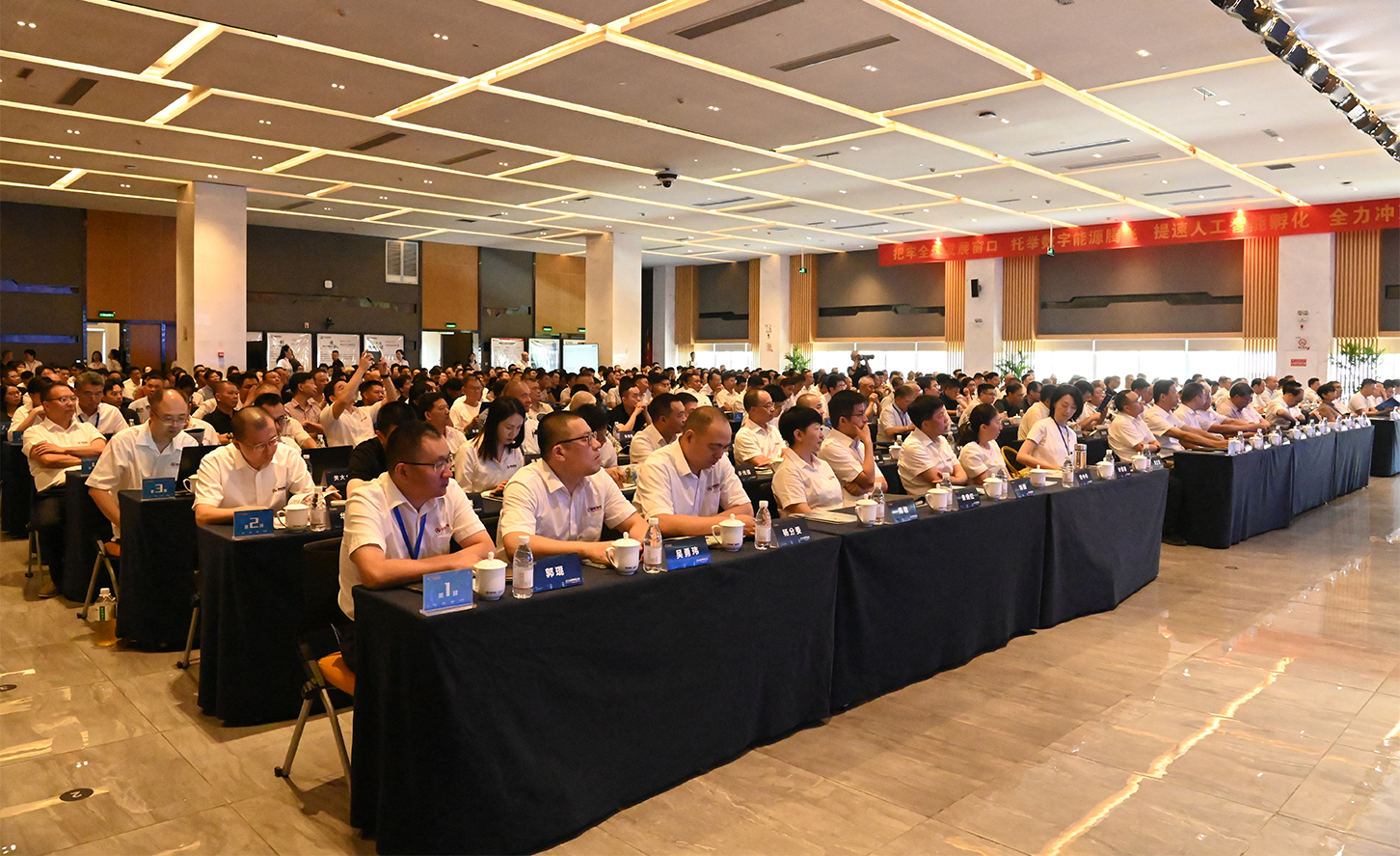 踔厲奮發(fā)四曲線(xiàn)，乘風(fēng)破浪十五五——銀輪股份2025年度戰(zhàn)略研討會(huì)綜述